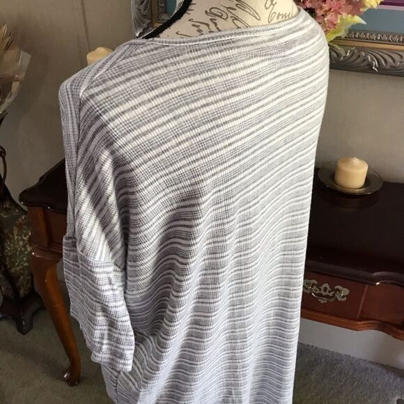 Lularoe. Hi low tunic Gray & white striped cutev - Picture 9 of 9